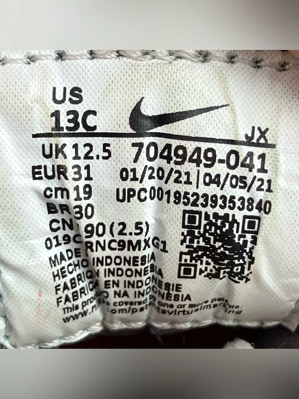 Nike Kids Size 13C Huarache Athletic Running Shoes Gray Red & White